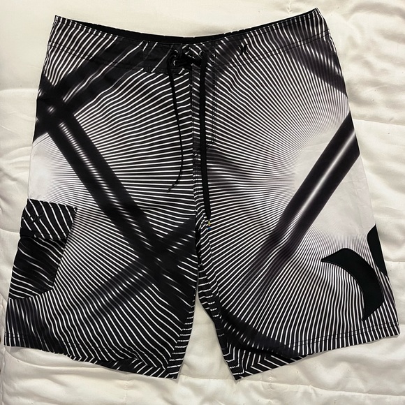 Hurley Men’s Boardshorts / Swim Shorts - Black and White - Picture 3 of 5